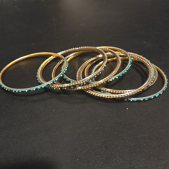 🐹9 Children's Bangles 3 gold 6 green - Picture 6 of 7